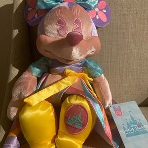 Minnie Mouse The Main Attraction April